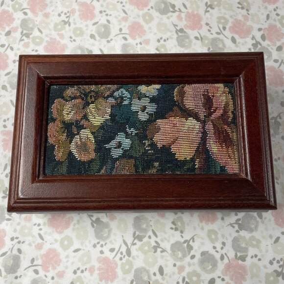 Small Wooden Jewelry Box - Embroidered Inlay - Removable tray - Picture 16 of 16
